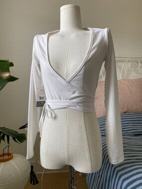 NWT Vuori AllTheForm™ Wrap Top White Size XS